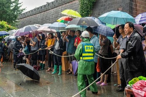 Thế hệ xui xẻo của TQ sinh ra giữa SARS, thi đại học thì gặp Covid-19