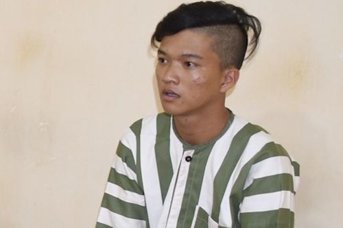 Bắt tạm giam gã trai 'thân mật' với bé gái 14 tuổi