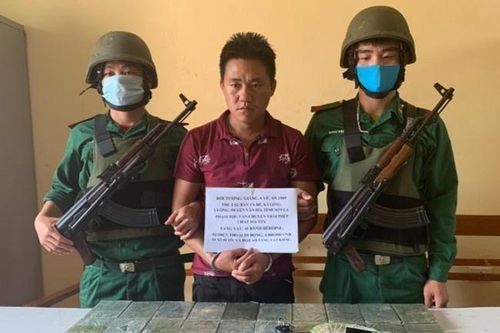 Tài xế taxi vận chuyển 41 bánh heroin