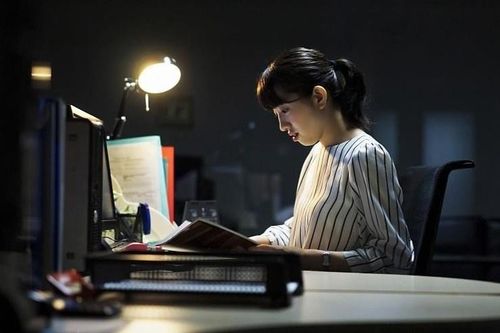 Người trẻ sống khổ sở, làm việc cật lực, tằn tiện để nghỉ hưu sớm