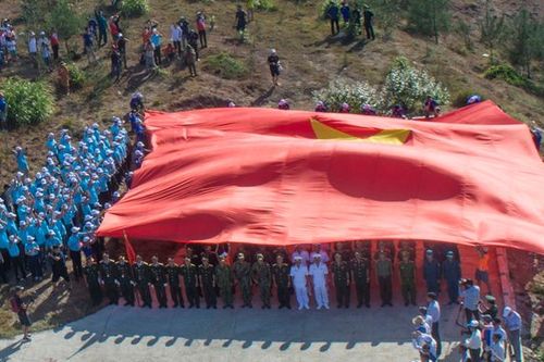 Sải chân trên quê hương hùng binh Hoàng Sa