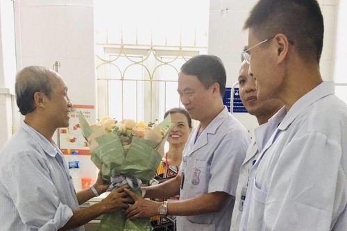 Viện Tim mạch QG làm chủ kỹ thuật thay van động mạch chủ qua ống thông