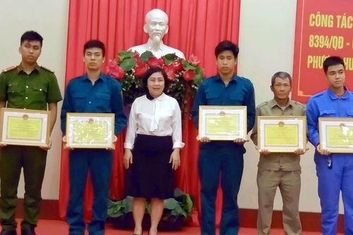 Khen thưởng lực lượng 8394