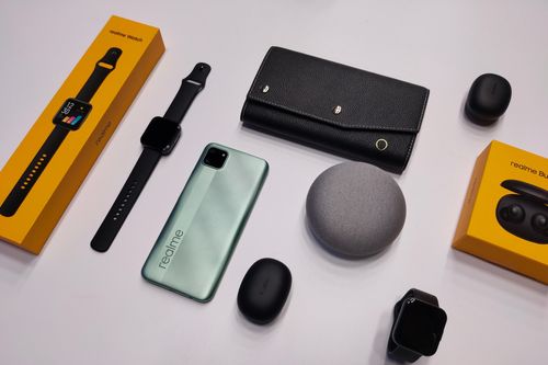 Realme: Công bố giá các sản phẩm Realme Watch, Realme Buds Q, Realme C11