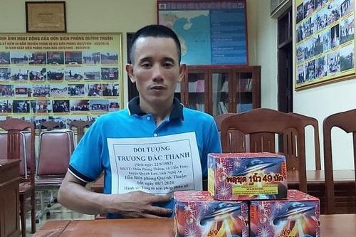 Bắt giữ đối tượng tàng trữ pháo trái phép