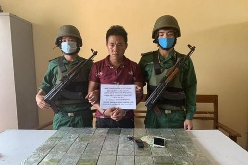 Lái xe taxi nhận 'vận chuyển thuê' 41 bánh heroin với giá 80 triệu đồng