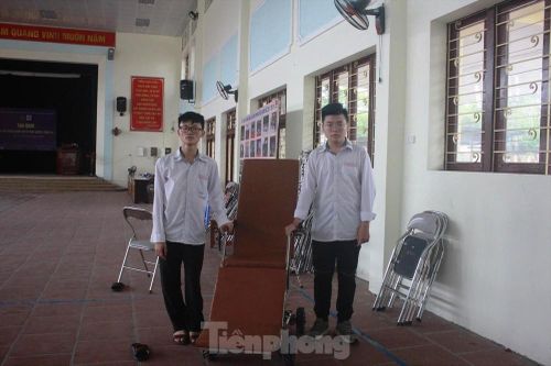 Học sinh chế tạo xe lăn chuyển bệnh nhân