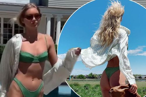 'Thiên thần nội y' Elsa Hosk dáng đẹp như tạc tượng với bikini nhỏ xíu