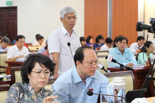 Nhiều dự án giao thông trọng điểm tại TP Hồ Chí Minh chậm tiến độ do 'chờ' mặt bằng