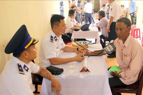 Cảnh sát Biển đồng hành cùng ngư dân Cù Lao Chàm