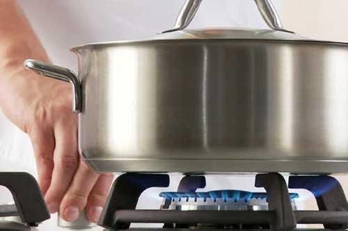 Mẹo tiết kiệm 50% lượng gas khi nấu nướng, chị em nhất định phải biết