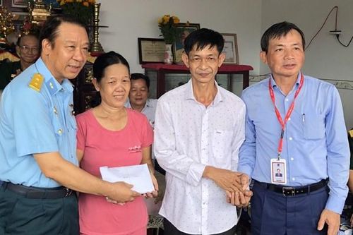 Hội Cựu chiến binh PV GAS trao tặng nhà nghĩa tình đồng đội