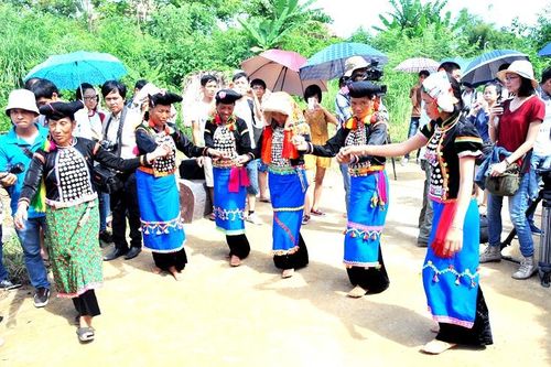 Người nặng lòng với văn hóa Si La