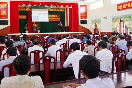 Tuyên truyền về tình hình biển đảo cho hơn 100 cán bộ của huyện Khánh Vĩnh