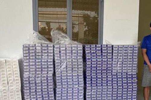 Bắt đối tượng vận chuyển 6250 gói thuốc lá lậu