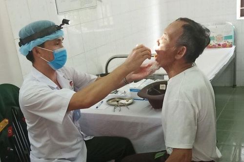 176 đối tượng chính sách được khám bệnh, tư vấn kiến thức chăm sóc sức khỏe