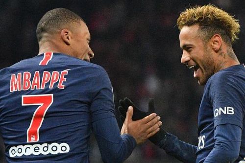Neymar chế nhạo Mbappe trong buổi tập của PSG