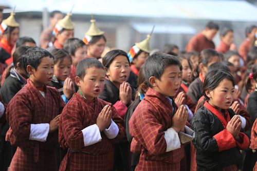 Quốc gia không đèn giao thông, 3/4 dân số theo đạo Phật