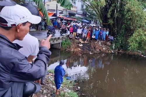 Phát hiện thi thể nữ sinh dưới mương nước sau 1 ngày mất tích