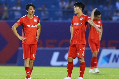 Ngoại binh HAGL tức vì bị Xuân Trường sút trúng đầu