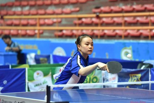 Sắc đẹp bên bàn bóng