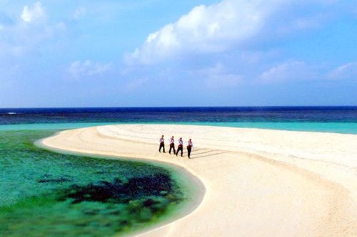 Đất nước viết từ đảo xa