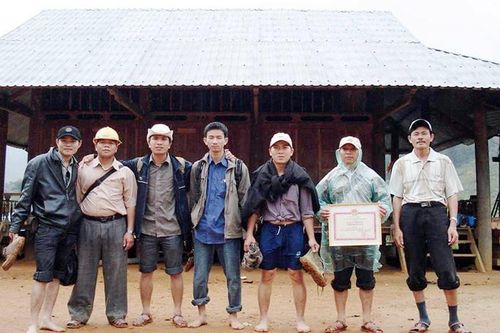 Lên Tây Giang làm báo Tết