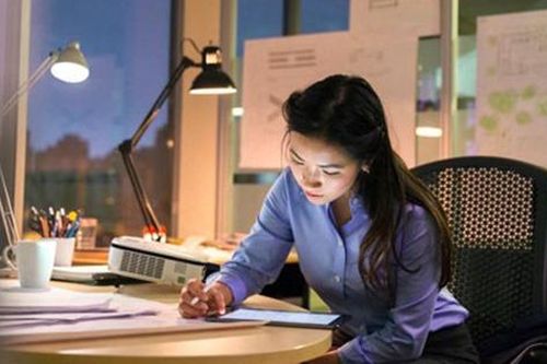 8 cách đơn giản bù đắp sức khỏe cho người hay thức khuya