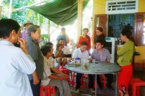 Chồng lao vào cứu vợ, cả 2 bị điện giật tử vong