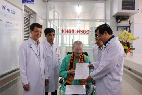 Bệnh nhân 91 mắc COVID-19 đã rời bệnh viện Chợ Rẫy về nước