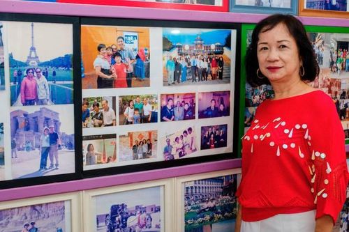 Cặp vợ chồng ở Singapore nhận nuôi 17 đứa trẻ trong 18 năm