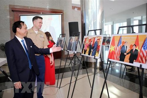 Triển lãm ảnh kỷ niệm 25 năm quan hệ ngoại giao Việt Nam-Hoa Kỳ