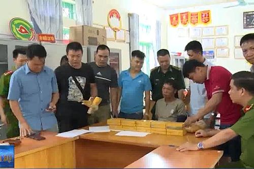 Điện Biên: Bắt giữ 2 đối tượng vận chuyển 20 bánh heroin