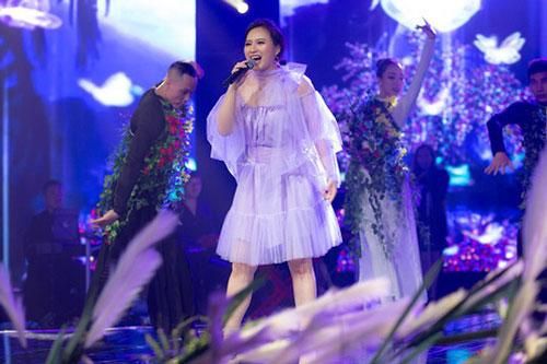 'Họa mi' Khánh Linh trở lại mới mẻ trong 'Không khoảng cách'