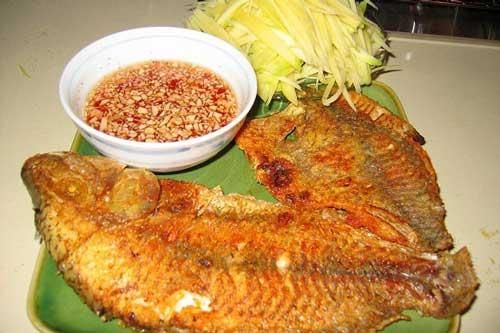 Biết mẹo này cá rán sẽ vàng giòn thơm ngọt, chín mềm từ trong ra ngoài, chẳng bao giờ bị nát