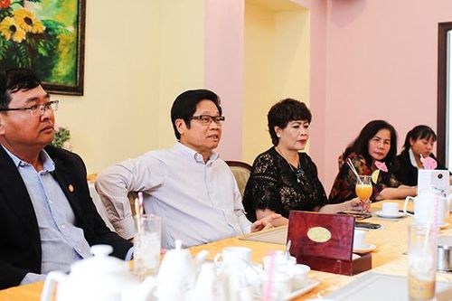 Cà phê sáng với các doanh nhân