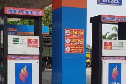 Cây xăng phải cắm biển cấm sử dụng điện thoại di động ở các vị trí dễ thấy