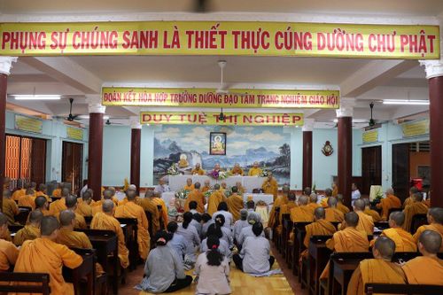 TP.HCM : BTS Phật giáo Q.Gò Vấp thăm, cúng dường trường hạ