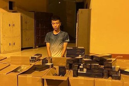 Dùng xe thư báo vận chuyển thuốc lá lậu trị giá 1 tỷ đồng