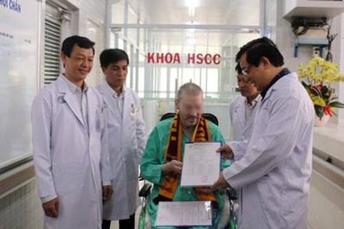Phi công Anh chính thức xuất viện, nói lời cảm ơn Việt Nam