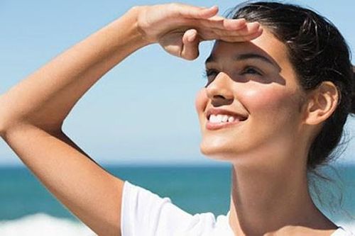 Cách chăm sóc đôi mắt trong mùa hè