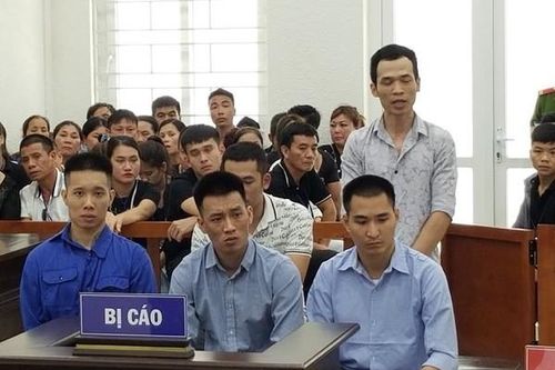 Hẹn nhau ra ngã tư đường 'huyết chiến' chỉ vì cú điện thoại… nhầm