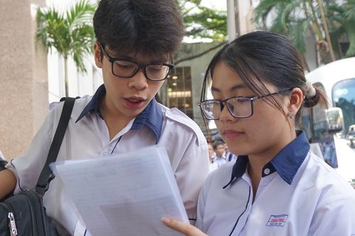 Đề thi Văn lớp 10 Phổ thông Năng khiếu TP.HCM