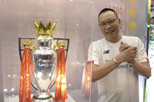 Nhà báo Lại Văn Sâm chế nhạc của The Beatles để hát cùng fan Liverpool