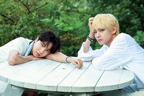 Bất ngờ loạt tin đồn đinh ninh thật mà lại là giả về BTS, Blackpink, IU…
