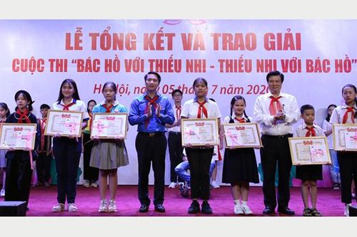 Dạt dào tình cảm của thiếu nhi với Bác Hồ kính yêu