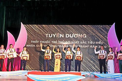 Trao Giải thưởng Đặng Thùy Trâm cho 10 thầy thuốc trẻ Thủ đô