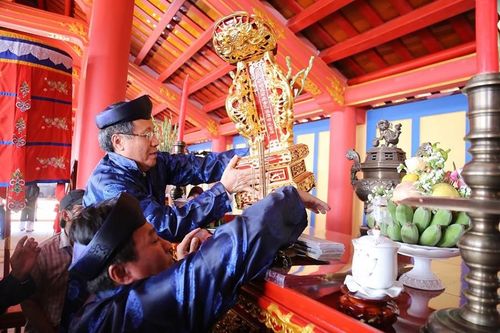 Rước long vị vua Hàm Nghi về di tích thành Tân Sở