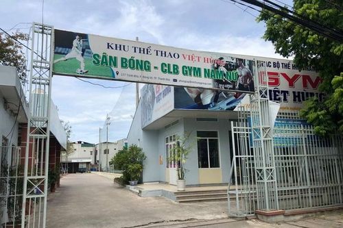 Va chạm trên sân bóng mini, 'cầu thủ' cùng bạn bè bị khởi tố
