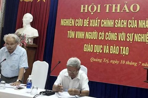 Cần chính sách dành cho người có công với giáo dục